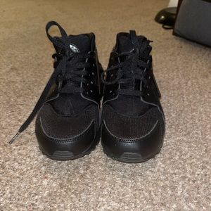 All Black Nike Huaraches Size 7.5 youth